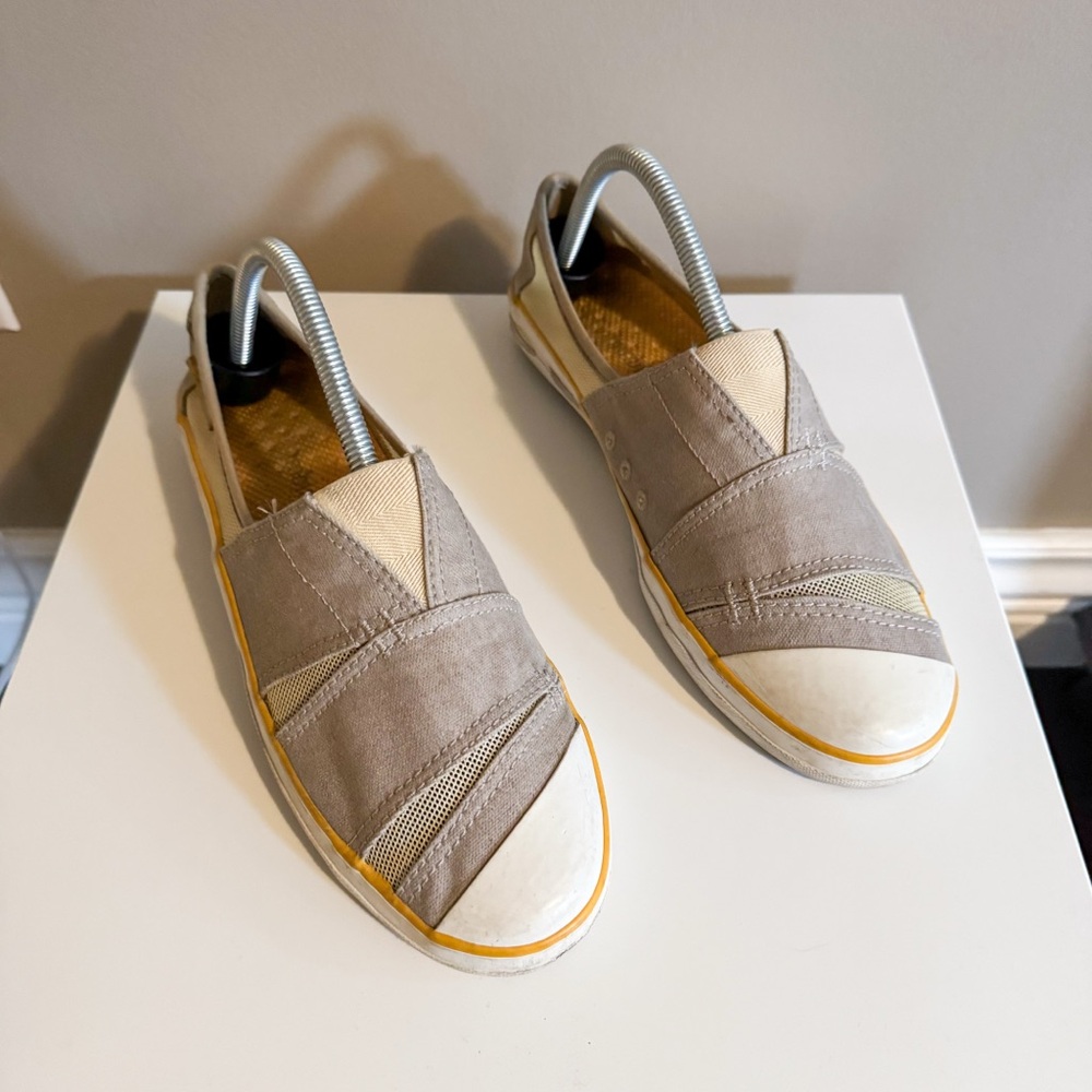Discontinued Columbia Vulc N Vent Slip 2 8.5 British Tan Canvas Loafers 39.5